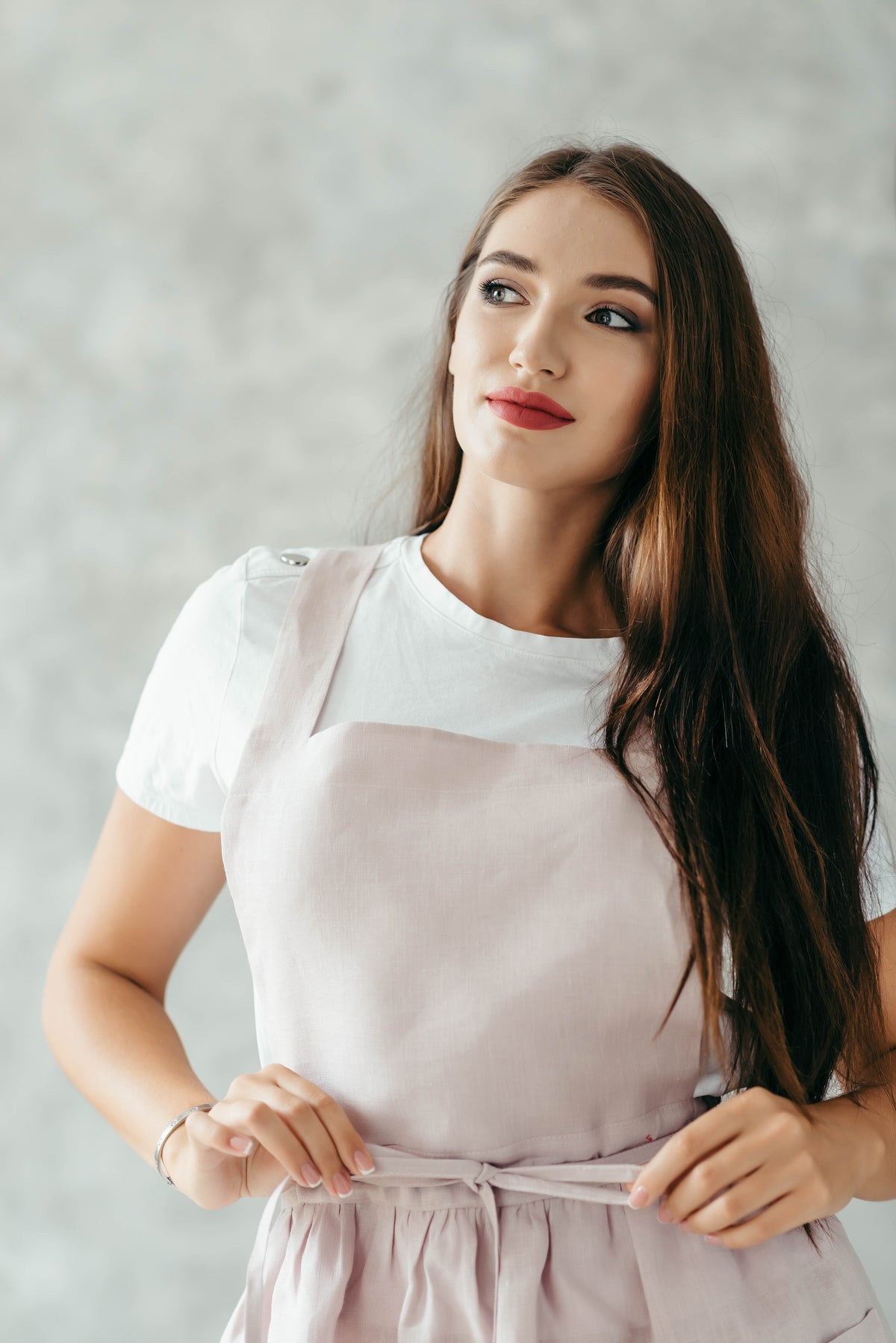 Cross back linen apron, linen fabric detail