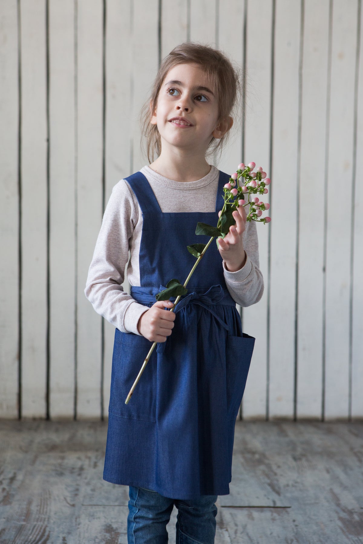Stretch denim apron, fabric detail