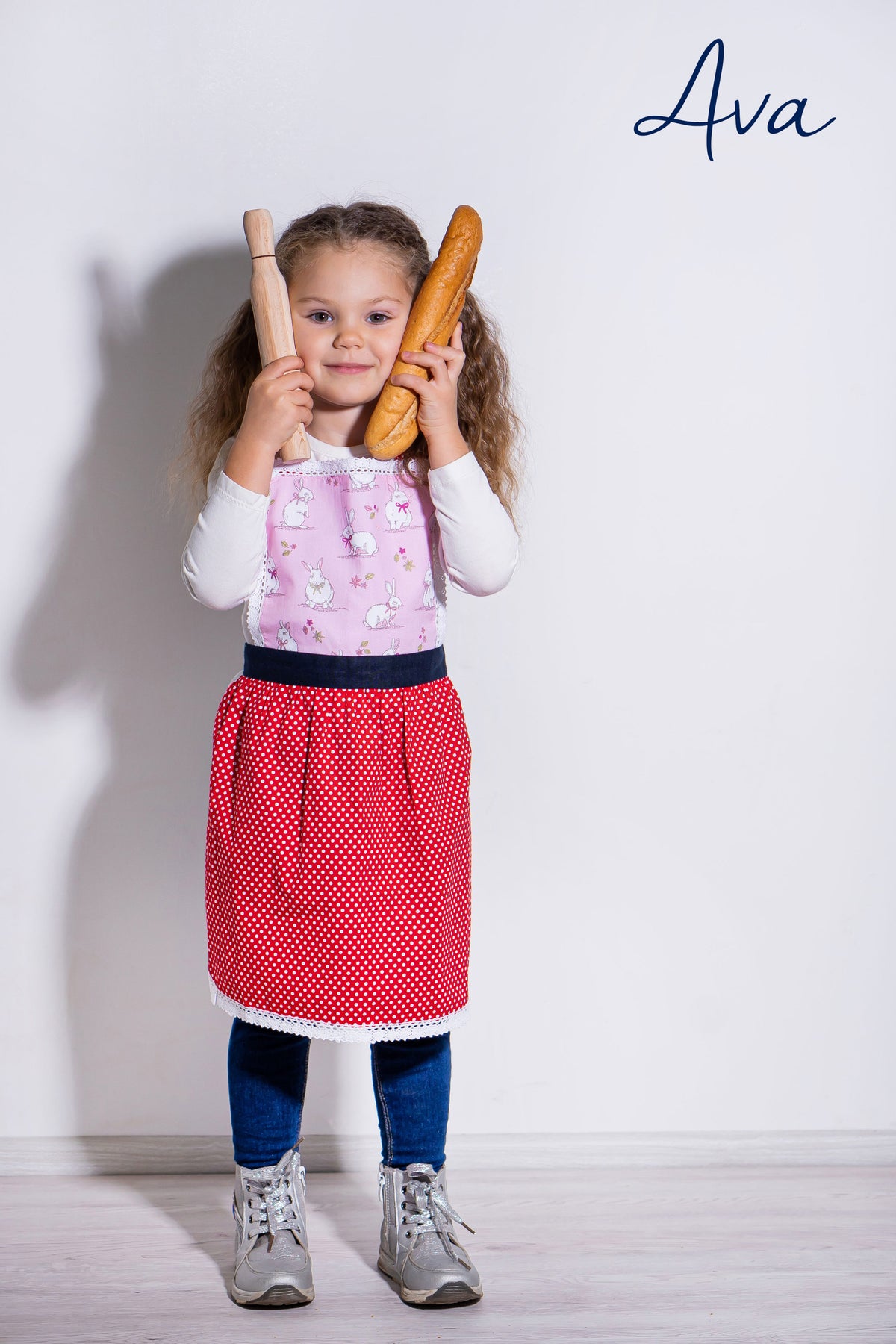 Matching lace aprons, adult and child sizes