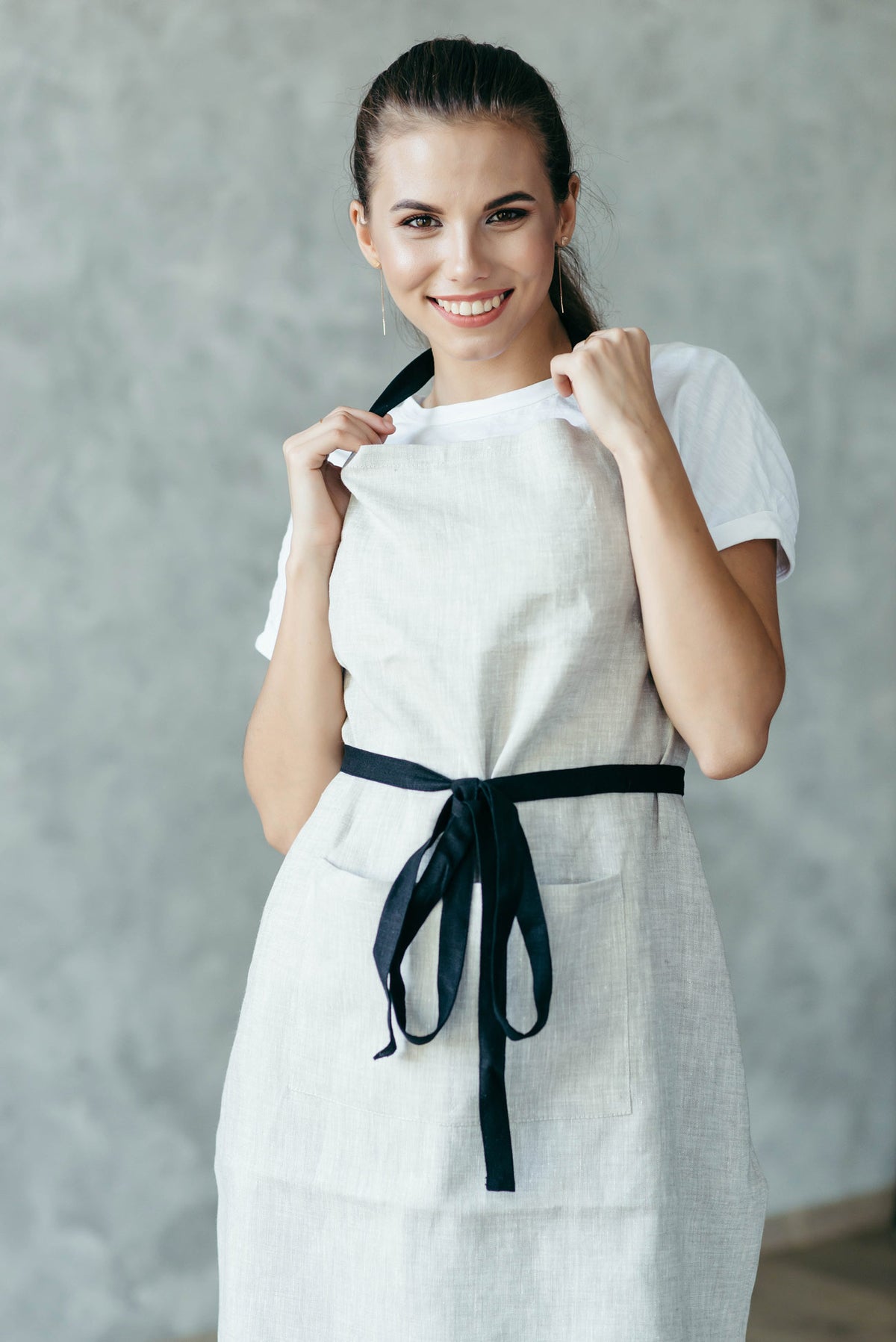 Classic unisex linen apron in natural grey
