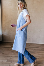 Tapestry print apron, pocket detail