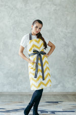 Cotton apron with pockets, kitchen apron detail