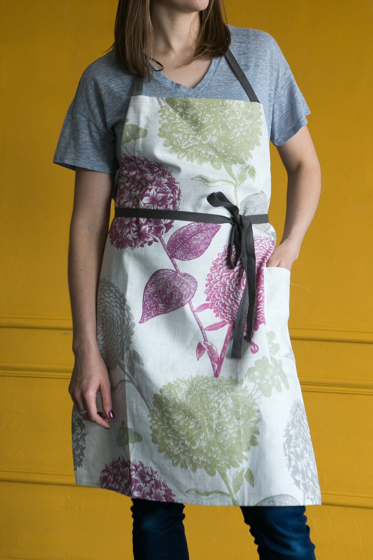 Cotton kitchen apron for women with pocket, printed canvas apron