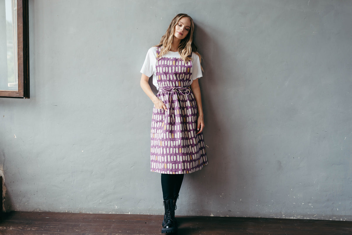 Apron dress with deep front pockets