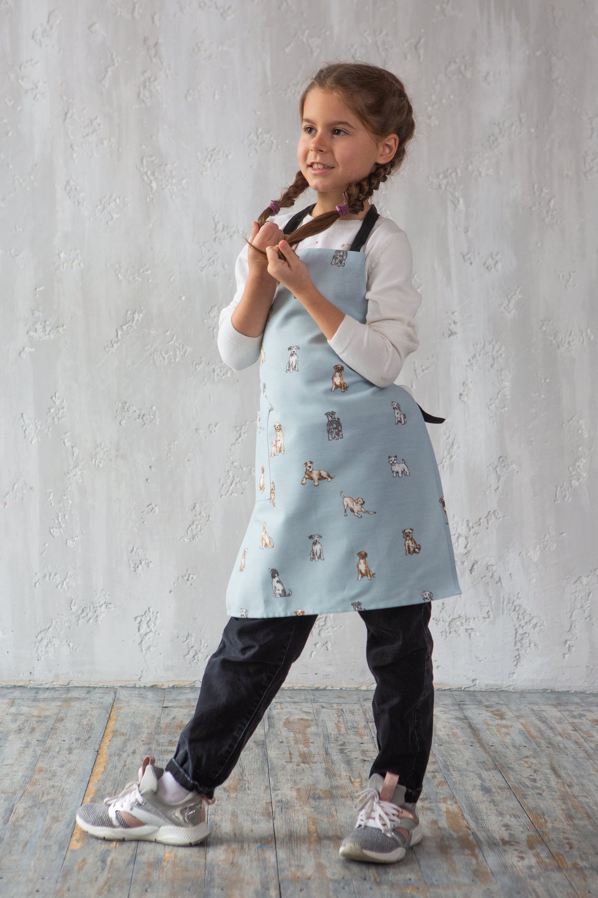 Dog print kids apron, adjustable strap detail