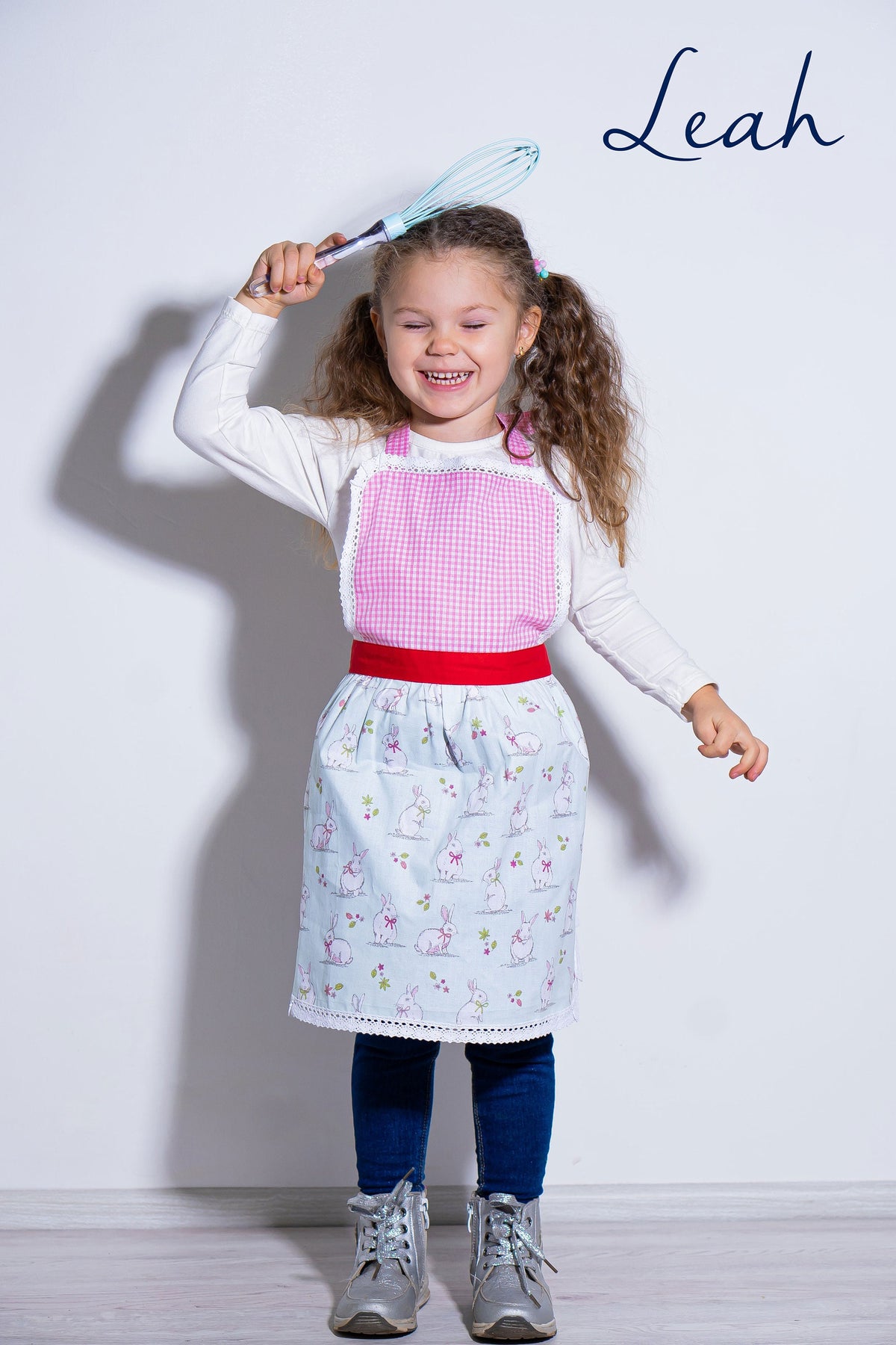 Kids lace apron for baking and crafting