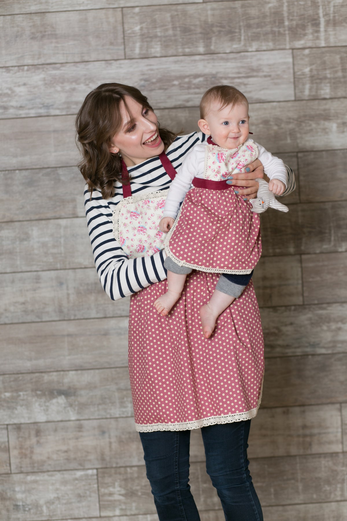 Printed lace apron for girls, styled