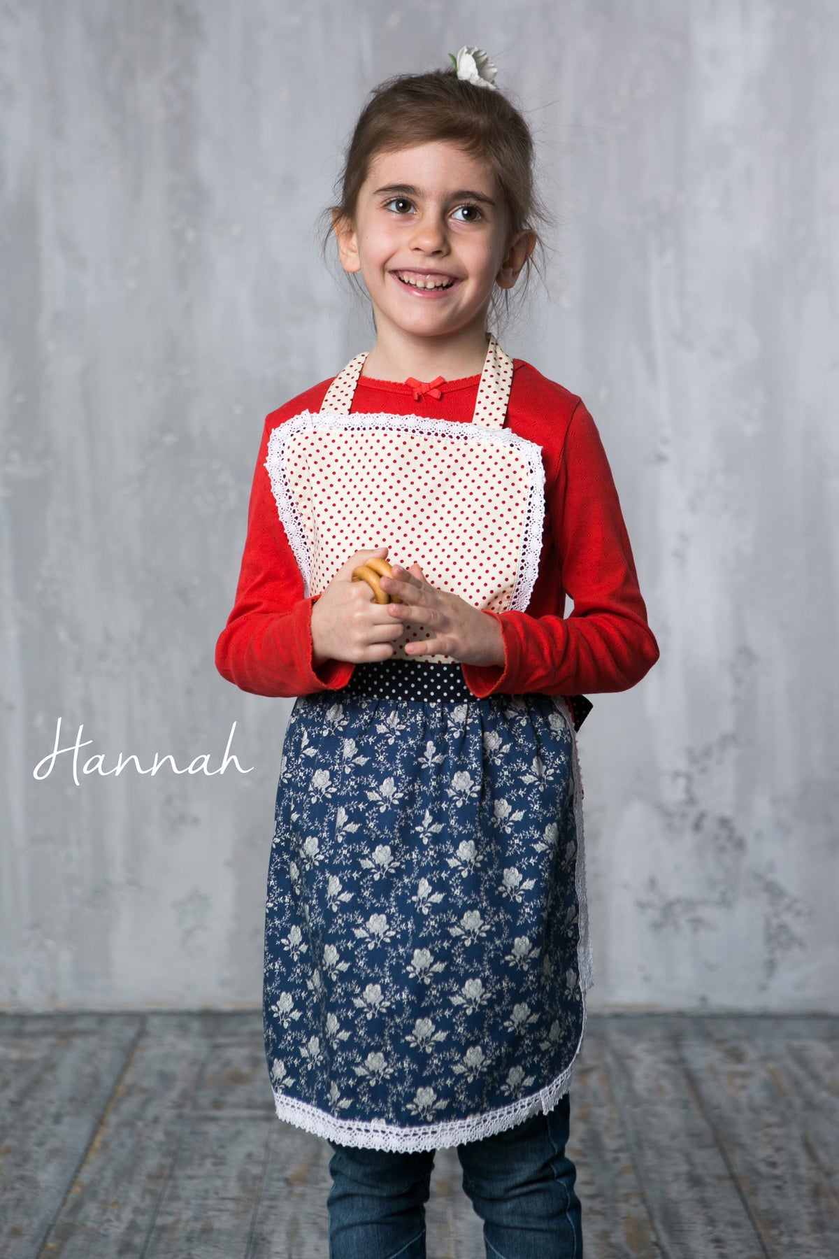 Hannah design matching family aprons