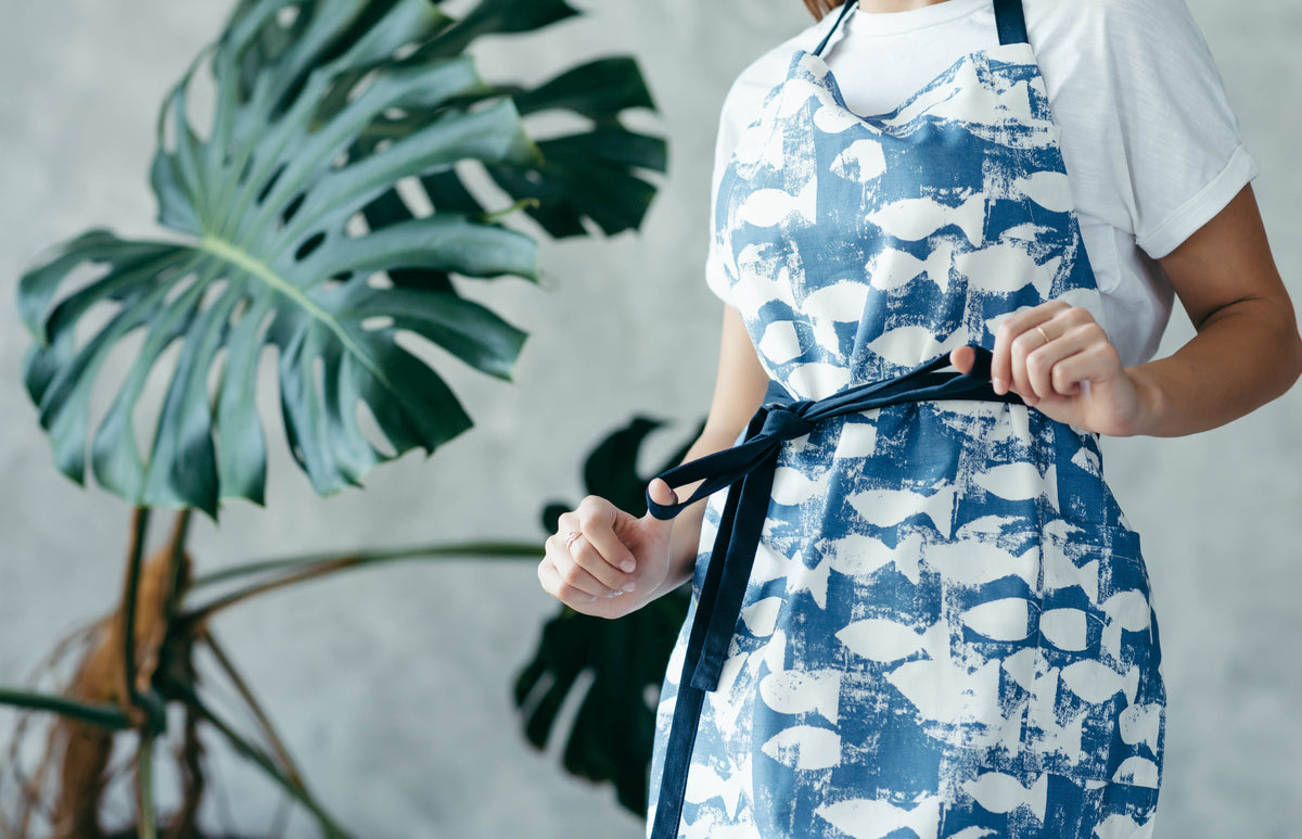 Printed cotton apron with pockets, kitchen apron for women