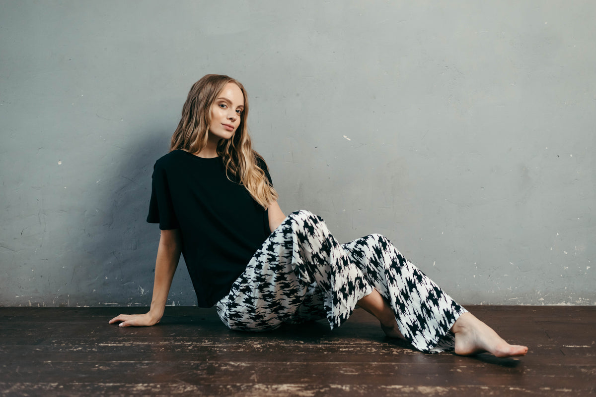 Silky viscose pyjama set, full length view