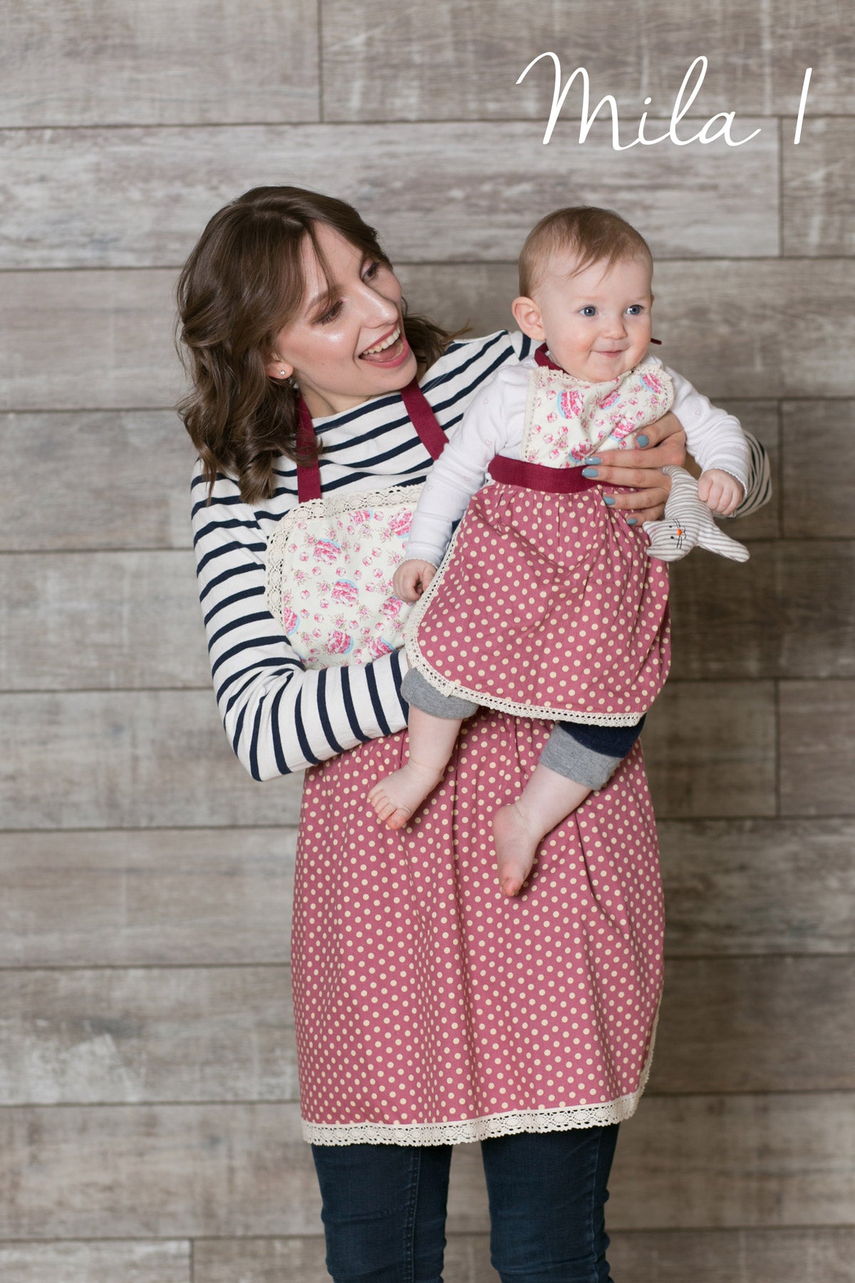 Mila design lace apron, print detail