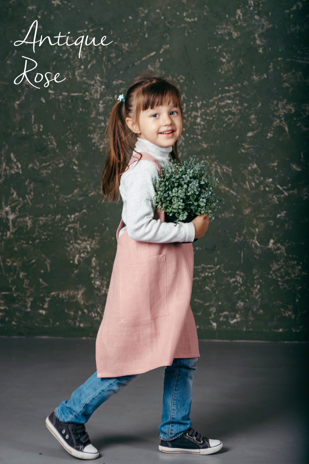 Japanese cross back linen pinafore apron for kids in pink