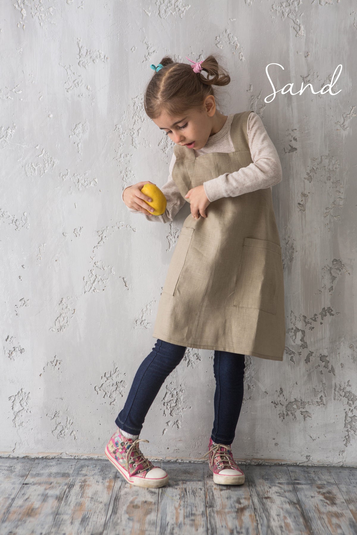 Kids linen pinafore apron in sand