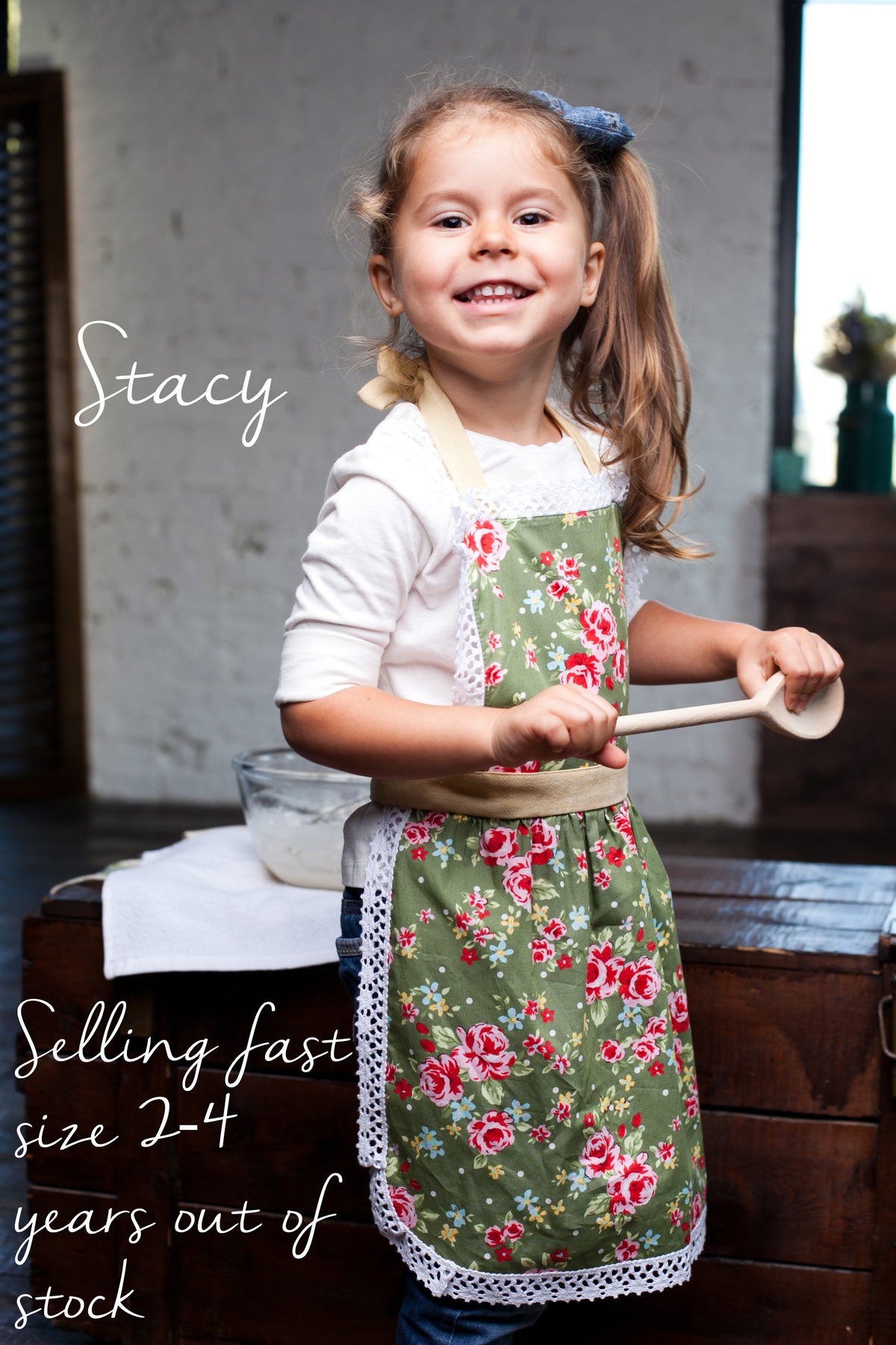 Lace apron print and trim detail