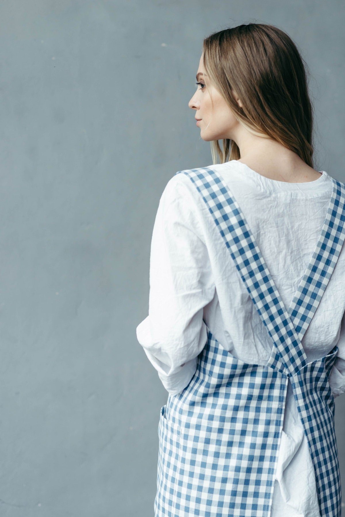 Printed pinafore apron, cross back detail